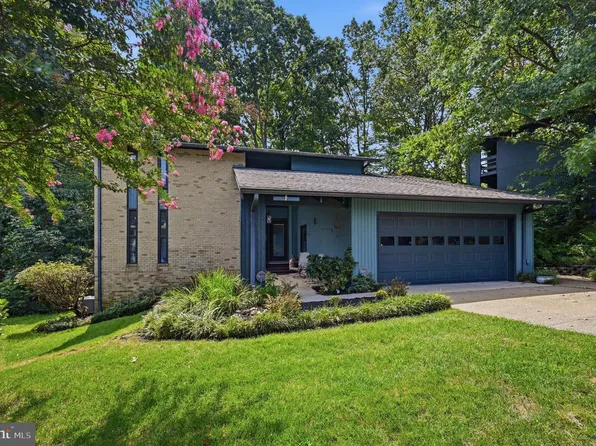 12313 Beechnut Ct, Woodbridge, VA 22192