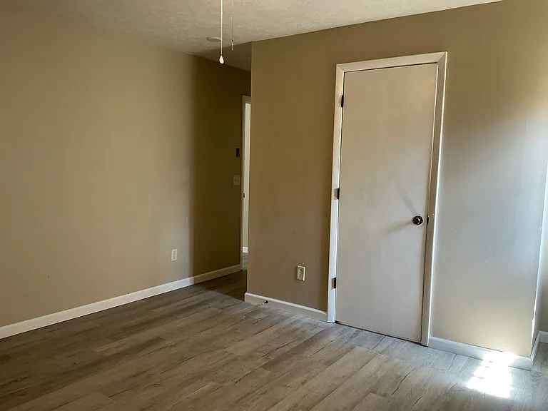 1750 Jonathan Creek Rd #B — Photo 8