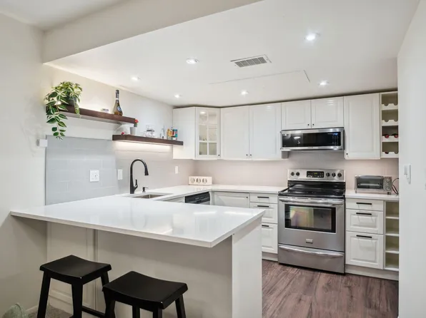 764 Watersedge Dr, Ann Arbor, MI 48105