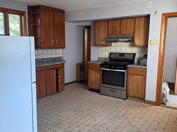3rd image of 10 Folsom Ct #1