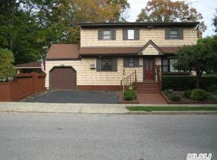 1917 Webster St, Merrick, NY 11566