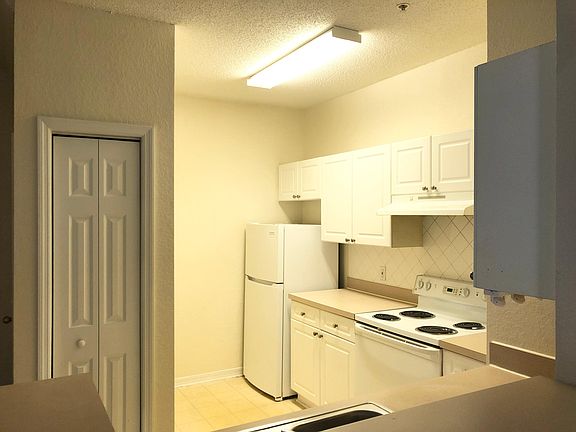 5th image of 18001 Richmond Place Dr APT 910