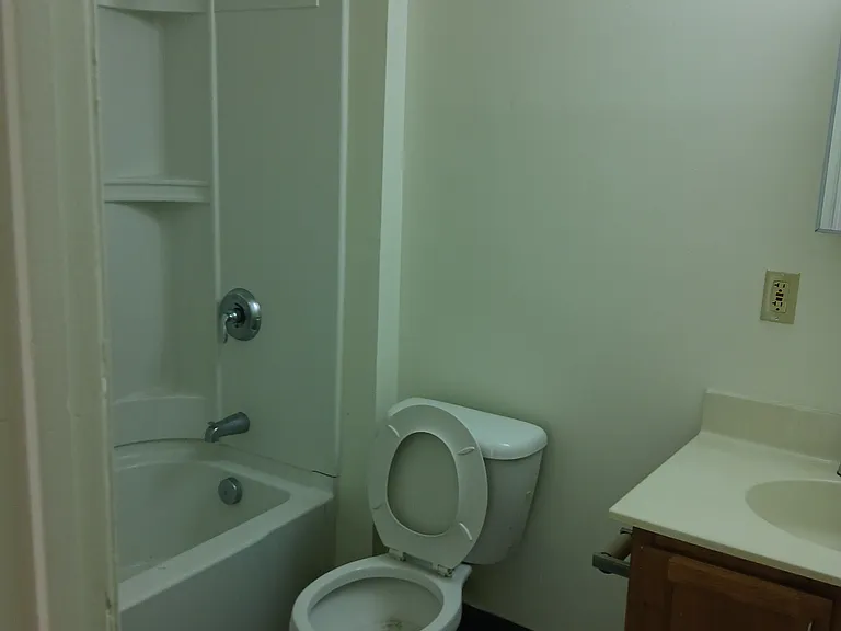 202 Davenport Ave #301 — Photo 6
