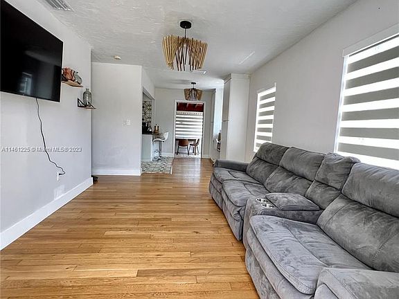 3rd image of 240 Carlisle Dr