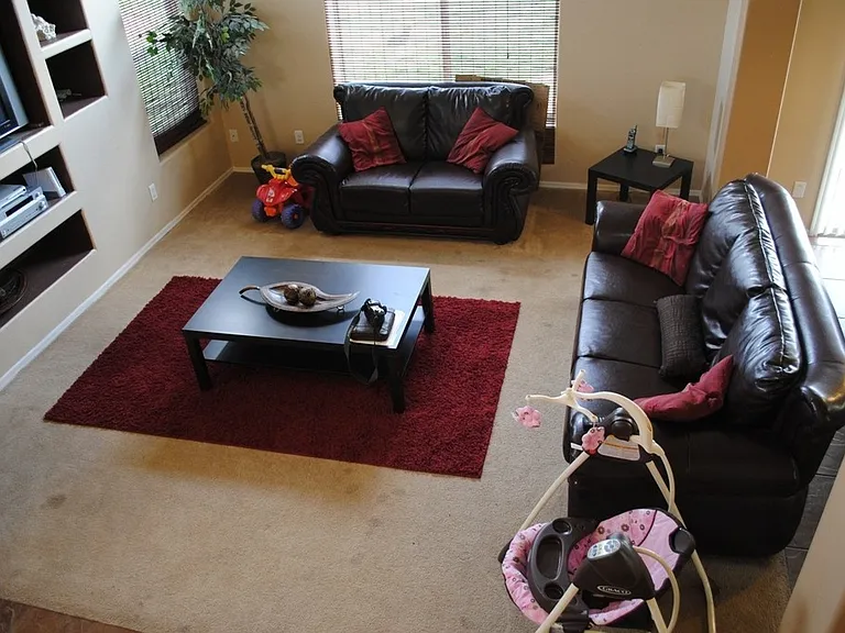 5401 W Grove St — Photo 2