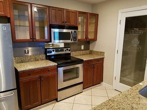 2nd image of 4802 Willow Brook Ln