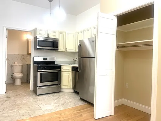 Rented by Oxford Property Group | media 8