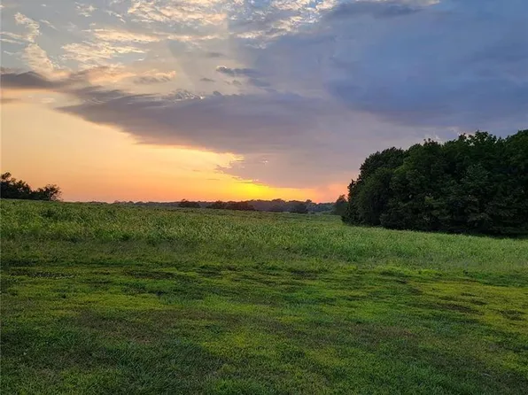 9027 County Road 404, Hannibal, MO 63401