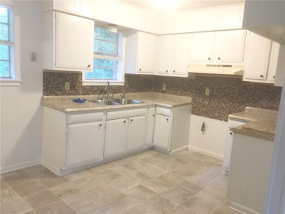 2nd image of 422 Chester St