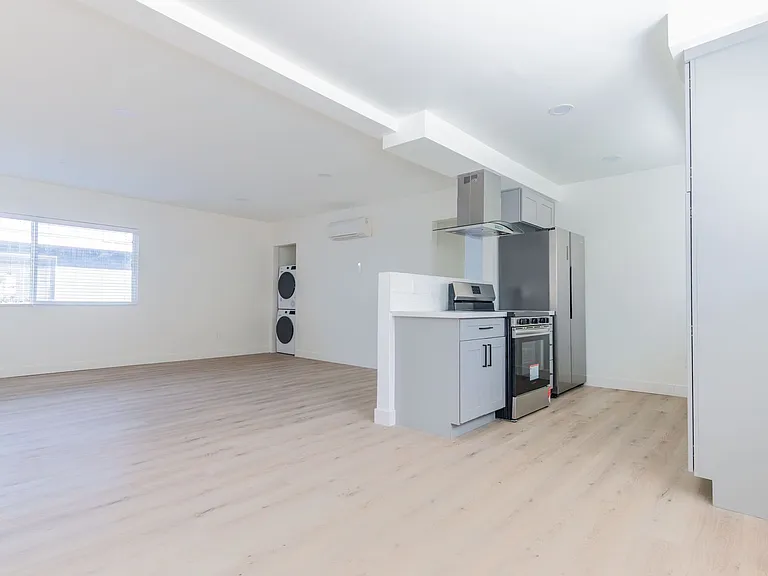 1303 Beryl Residences — Photo 2