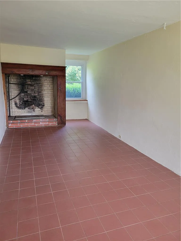 3 bed, 2.0 bath, 1632 sqft, $2,200 — Photo 2