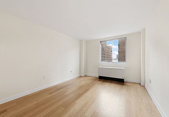 4th image of 308 E 38th St APT 8E