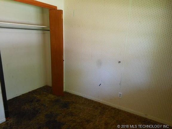 5th image of 679 Helen St