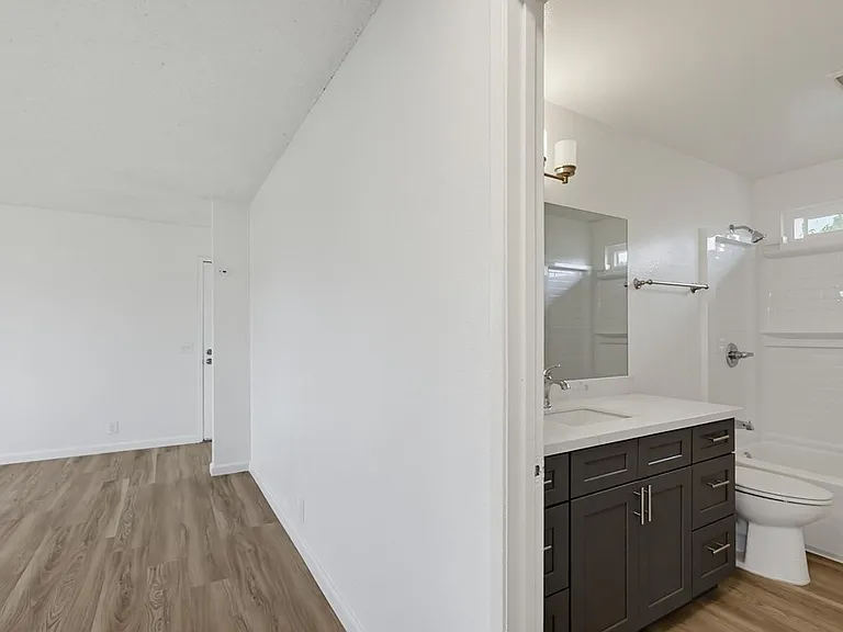 1724 Elm Ave #B — Photo 14