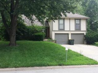 6712 NW Mirror Lake Ter, Kansas City, MO 64152