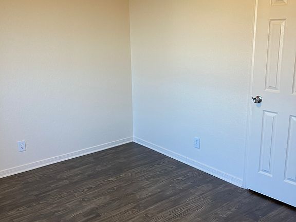 4th image of 4010 Carolyn Dr