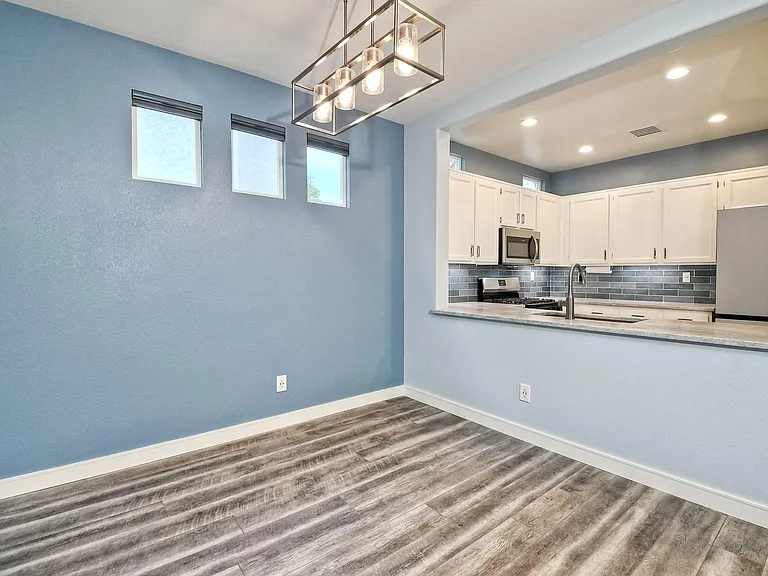 Dining Area/Kitchen Counter