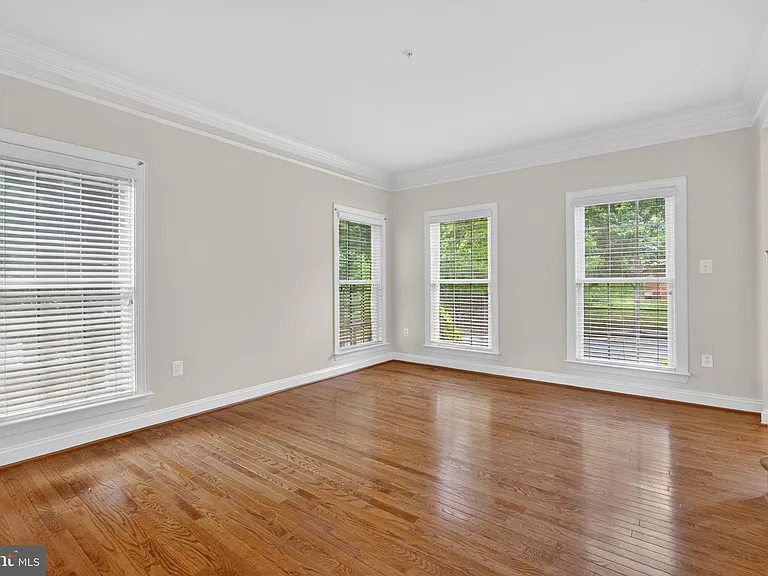 15806 Copper Beech Dr — Photo 30
