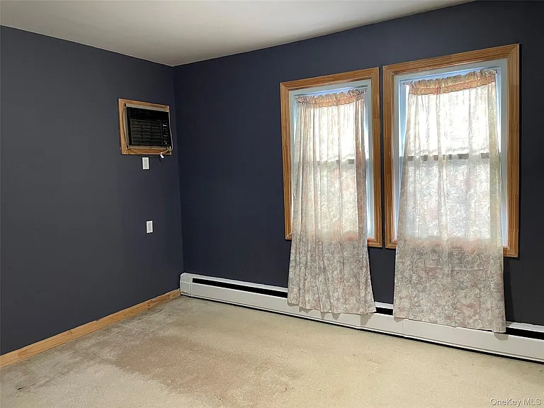 33-21 Jordan St — Photo 12