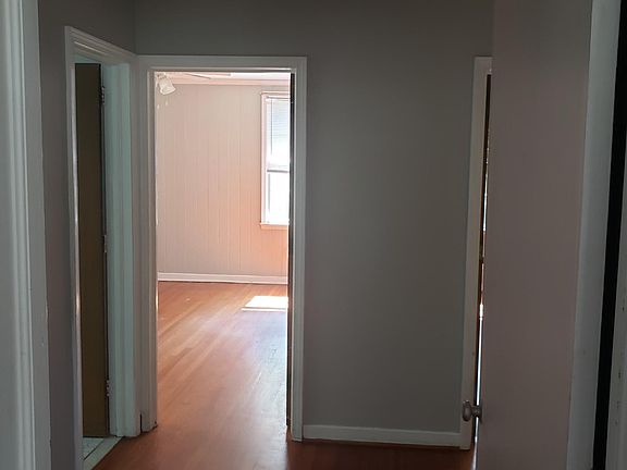 4th image of 204 E Brookwood Pl #B
