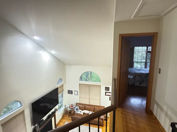 1286 Cranbrook Dr, Schaumburg, IL 60193