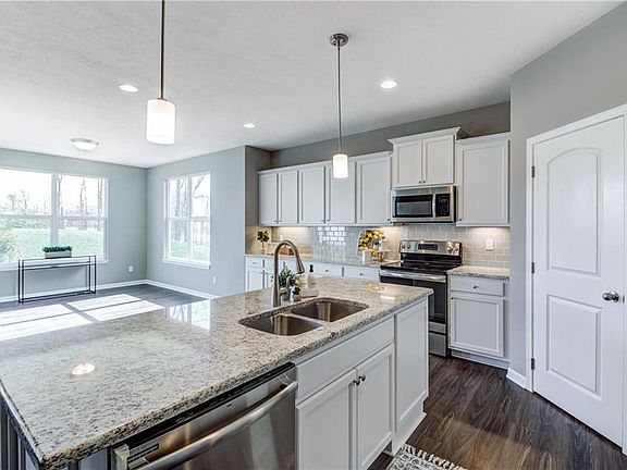 3rd image of 13861 Woodhawk Dr
