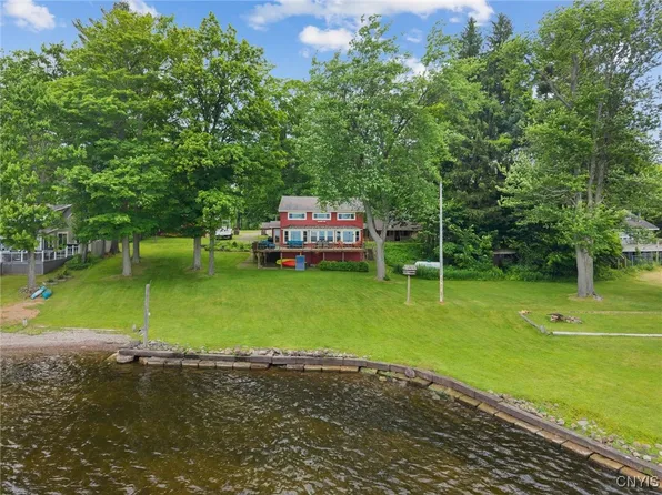 36 Ackerman Rd, Bernhards Bay, NY 13028