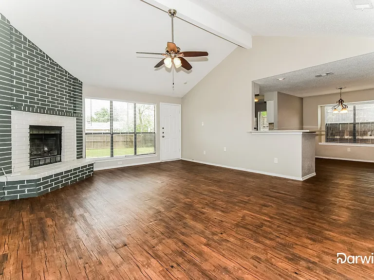 1007 Courtney Dr — Photo 6