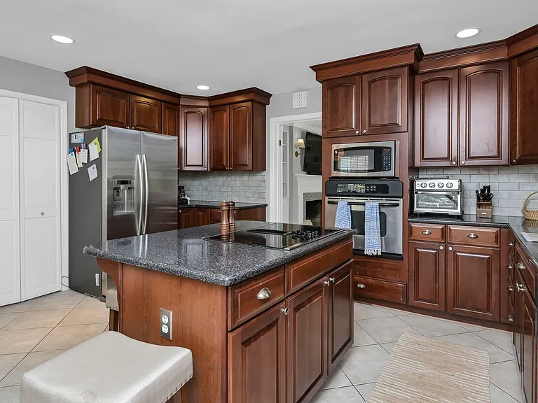 1 Leconte Ct — Photo 8