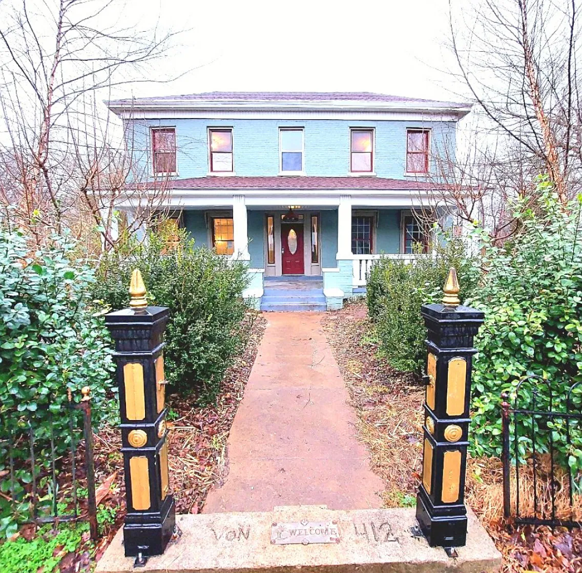 412 Beech St — Photo 1