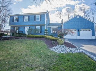 65 Pearl St E, Middletown, NJ 07748