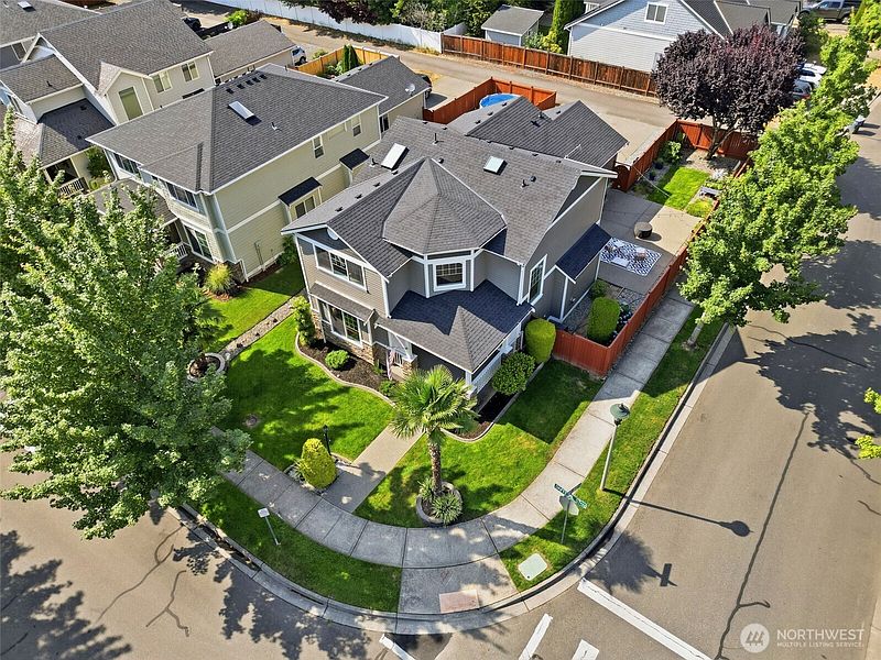 2nd image of 15217 Daffodil Street Ct E
