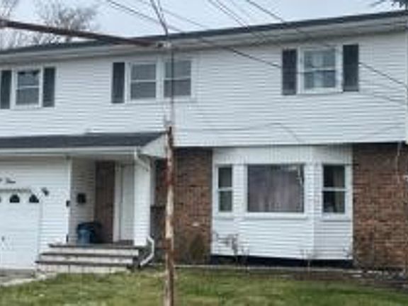 3rd image of 73 Erlanger Blvd