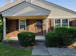 15762 Cambridge Dr, Clinton Township, MI 48038
