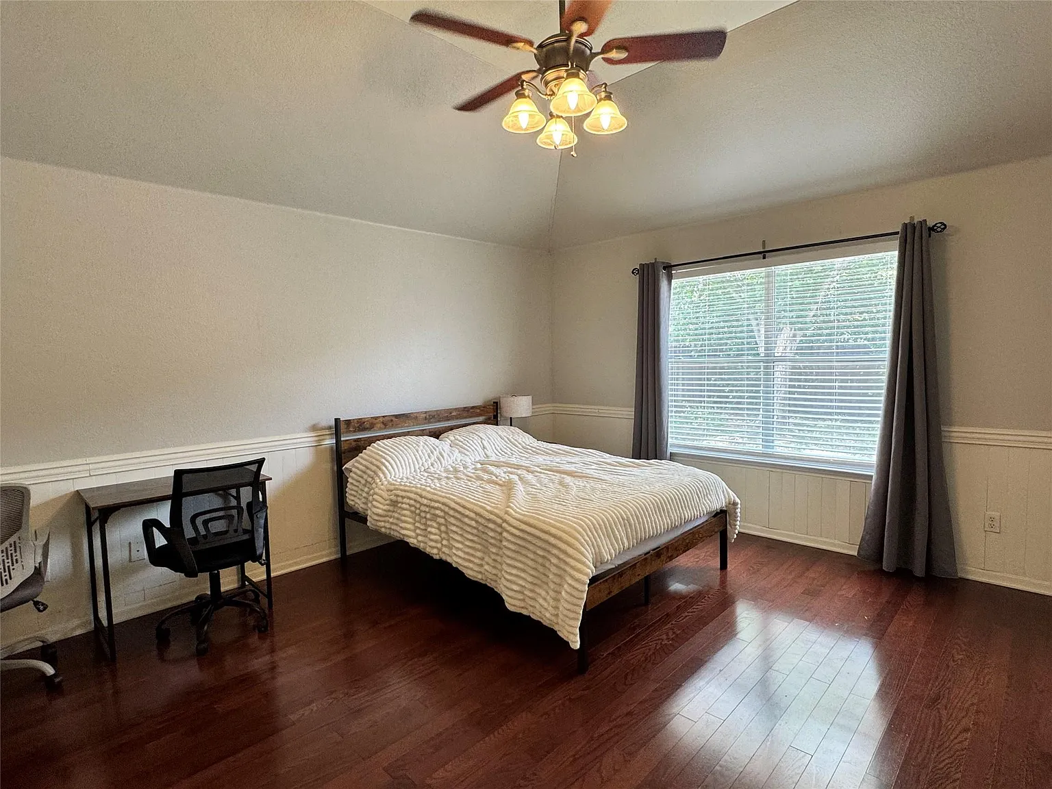 3 bed, 2.0 bath, 1685 sqft, $2,500 — Photo 2