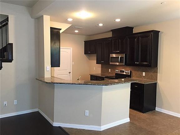 4th image of 217 Barrington Ln