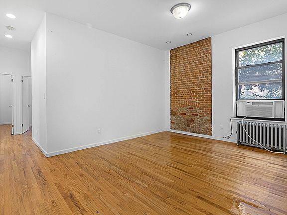4th image of 1402 Lexington Ave APT 1