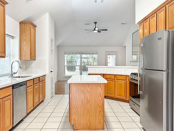 3rd image of 126 N Willow Point Cir