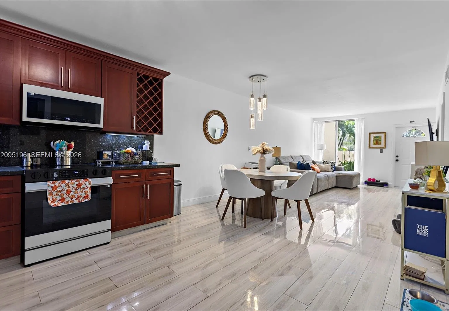 Northgate Townhouse Condo — Photo 1