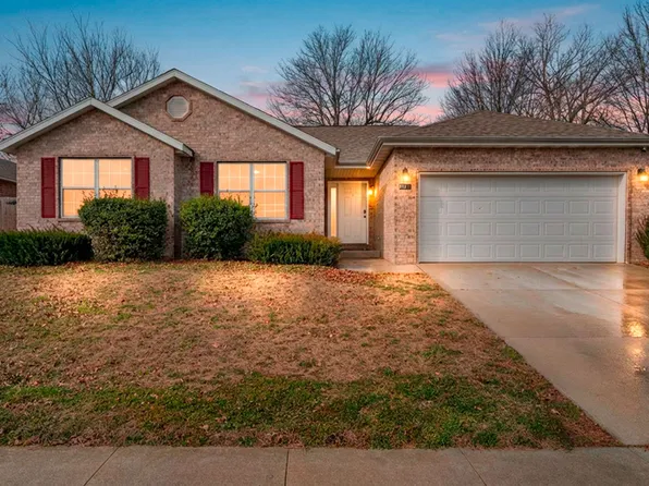 611 S Hazelnut Avenue, Springfield, MO 65802