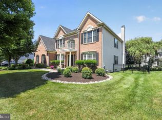 121 Avondale Dr, North Wales, PA 19454
