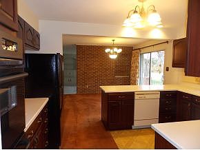 5th image of 252 McArthur Cir
