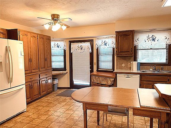 5th image of 1705 NW Willow Cir