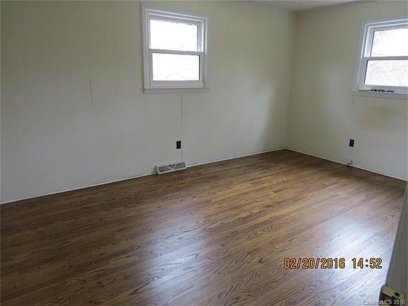 5th image of 320 Hazelwood Cir