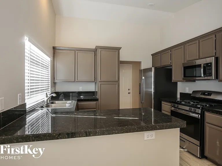 4912 Breezy Day Dr — Photo 6