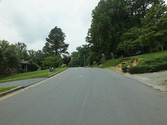 4th image of 1901 Millbrook Dr