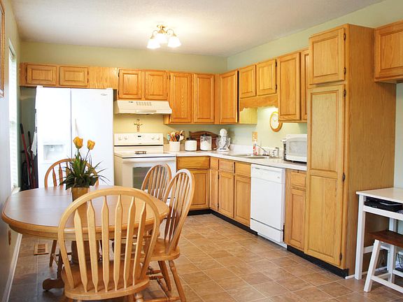 5th image of 6008 Candler Ln
