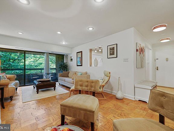 5th image of 11419 Commonwealth Dr APT 302