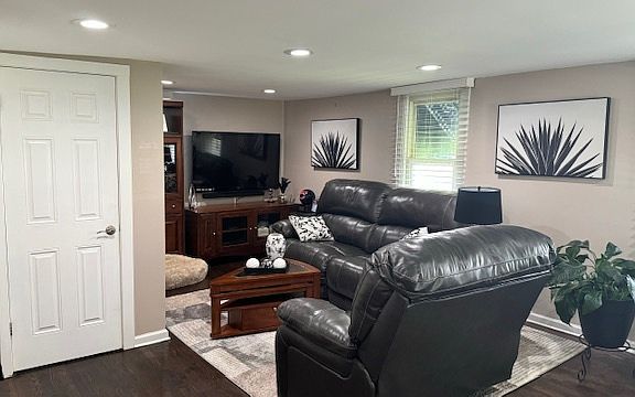 3rd image of 26 Sawyer Ave