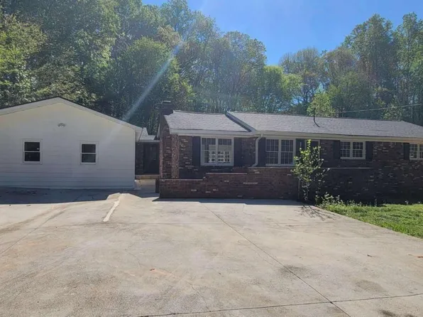 5686 Woodland Dr, Acworth, GA 30102